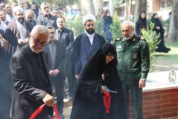 مراسم رونمایی از یادمان شهدای گمنام